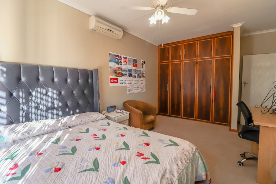 6 Bedroom Property for Sale in Heuwelsig Free State